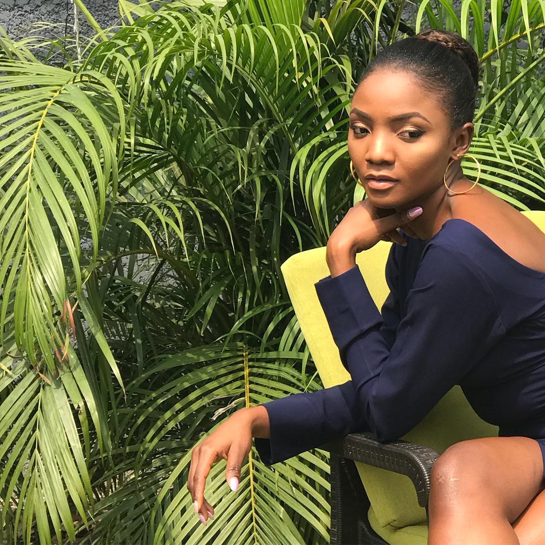 Singer, Simi flashes sizzling hot legs in Navy Blue dress on Instagram. (Photos)