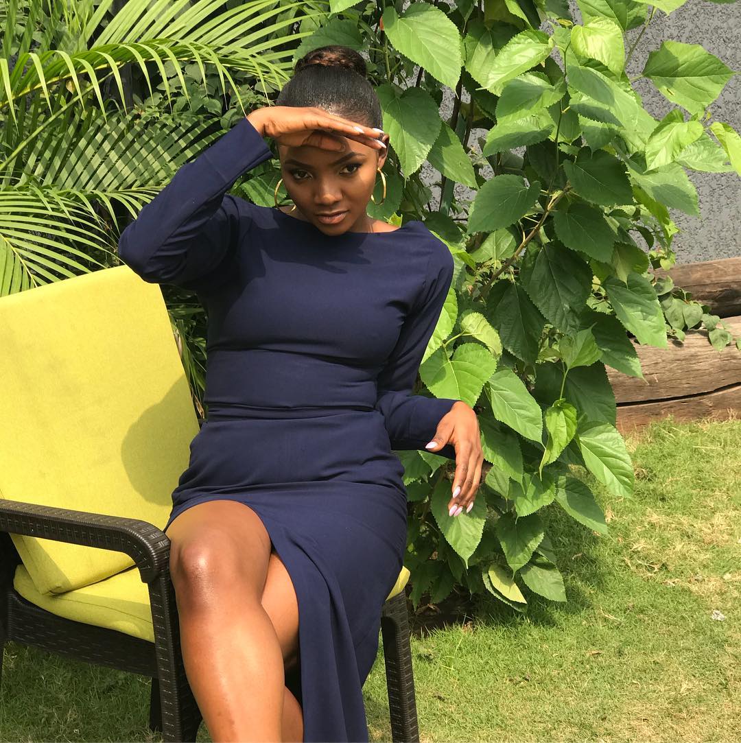 Singer, Simi flashes sizzling hot legs in Navy Blue dress on Instagram. (Photos)