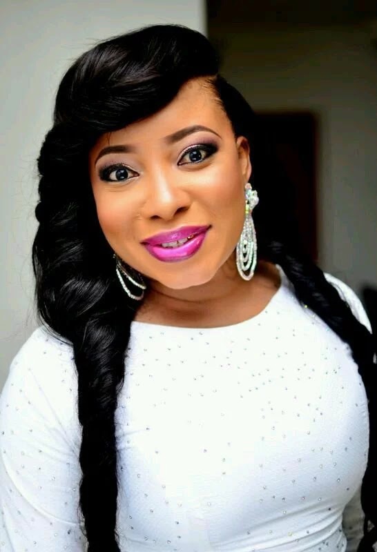 Lizzy Anjorin thanks sugar daddy for her new Range Rover Autobiography