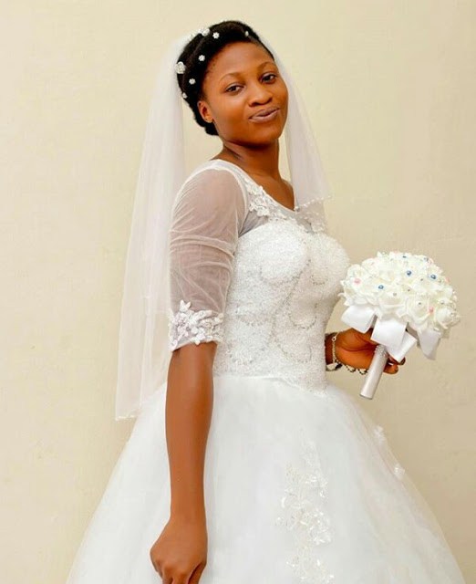Photo of a Make-up Free Bride Looking Simple On Her Wedding Day