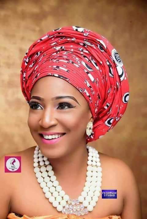 Tragedy as beautiful Nigerian lady dies in a car accident in Abuja. (Photos)