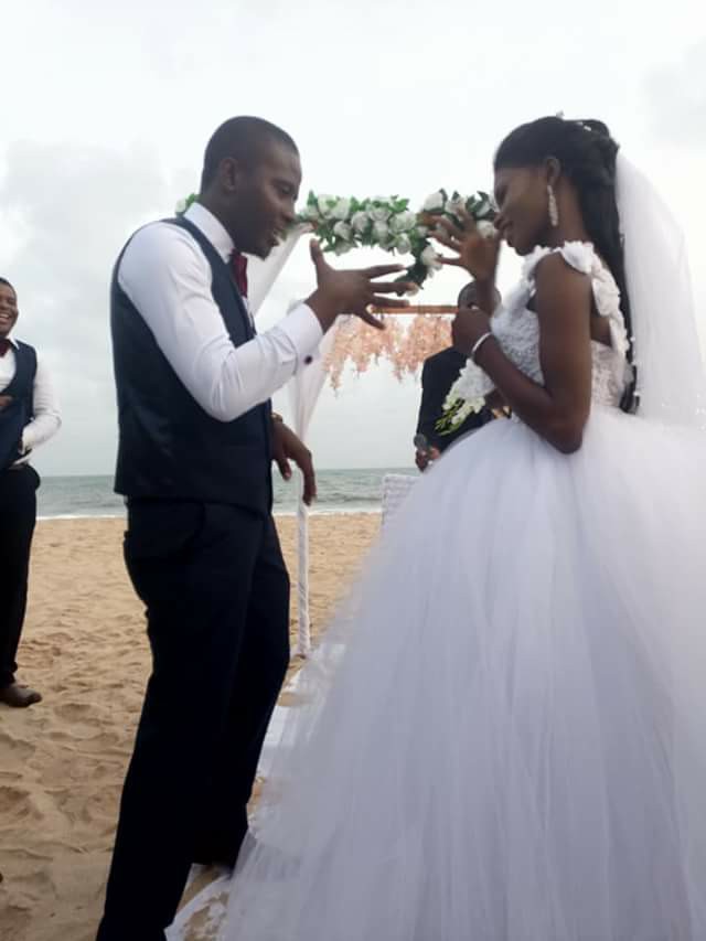 Nigerian Couple hold Church wedding and reception at beach in Lagos. (Photos)