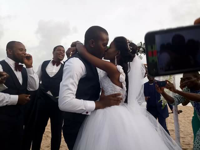 Nigerian Couple hold Church wedding and reception at beach in Lagos. (Photos)