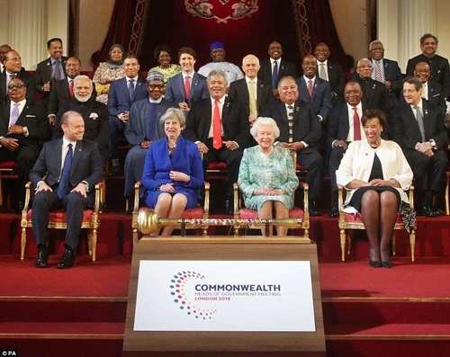 President Buhari And Wife, Hosted To Lavish Dinner By Queen Elizabeth II (Photos)