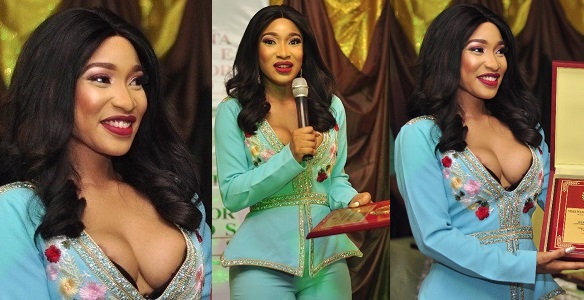 Tonto Dikeh flaunts major cleavage as she's honoured as Niger Delta Humanitarian Peace Ambassador. (Photos) Tonto Dikeh flaunts major cleavage as she's honoured as Niger Delta Humanitarian Peace Ambassador. (Photos)