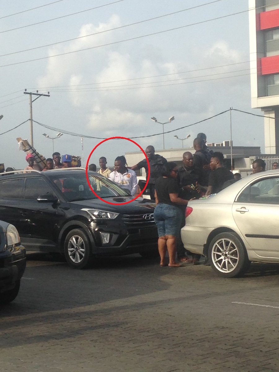 SARS Officers harass singer Dr. Sid after mistaking him for a 'Yahoo Boy' (Video)
