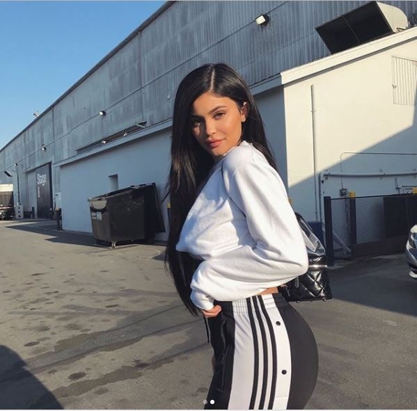 Kylie Jenner flaunts amazing body two months after child delivery. (Photos)