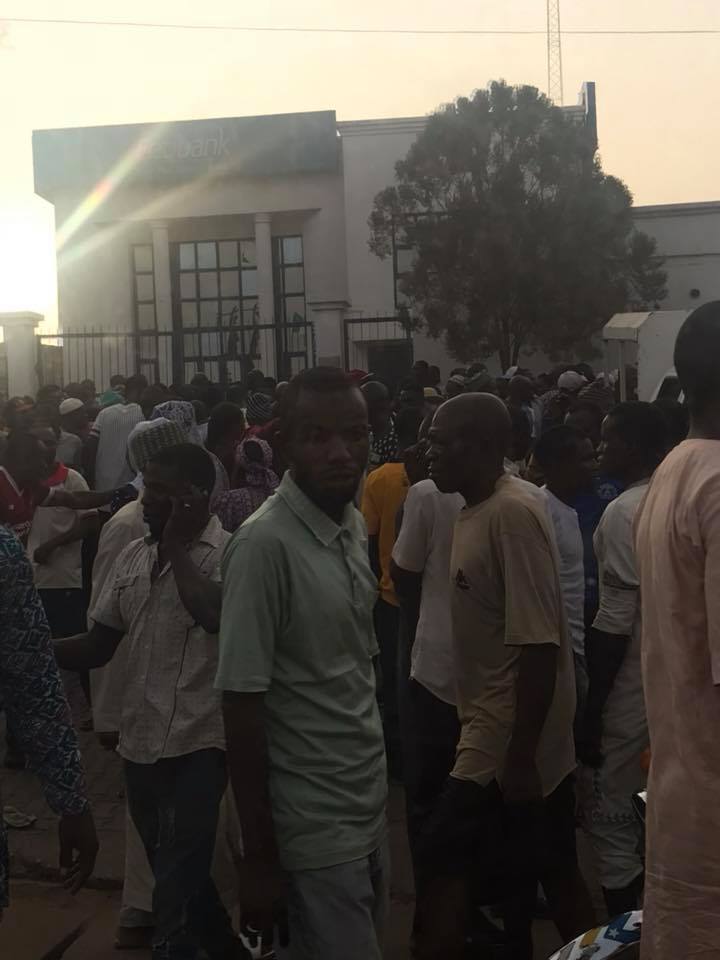 BREAKING: Many killed as armed robbers attack 5 banks in Offa Kwara State