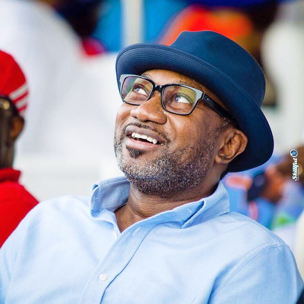 Billionaire businessman, Femi Otedola boards 'Molue' bus in Lagos. (Video)