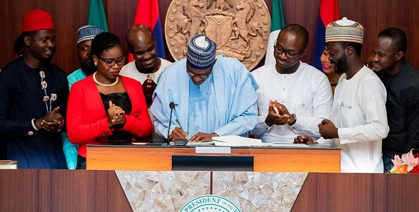 'Can I ask you to postpone your campaigns till after the 2019?' - Buhari tells Youth After signing 'Not too young to run' bill