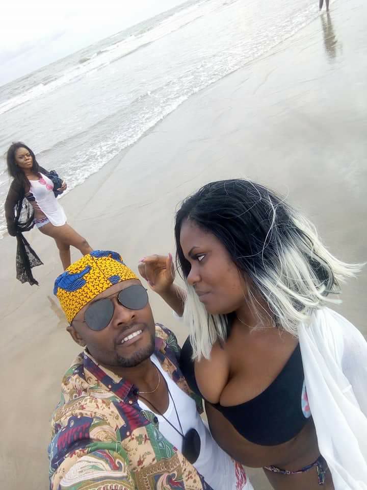 Nigerians react after 'choir master' is spotted with busty lady on the beach. (Photos)