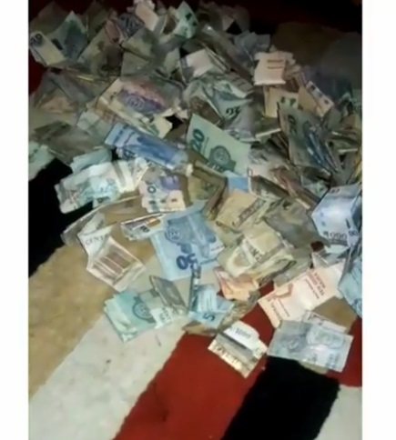 Young Nigerian hair seller shows off the money she made from her piggy bank after 10 months of saving.