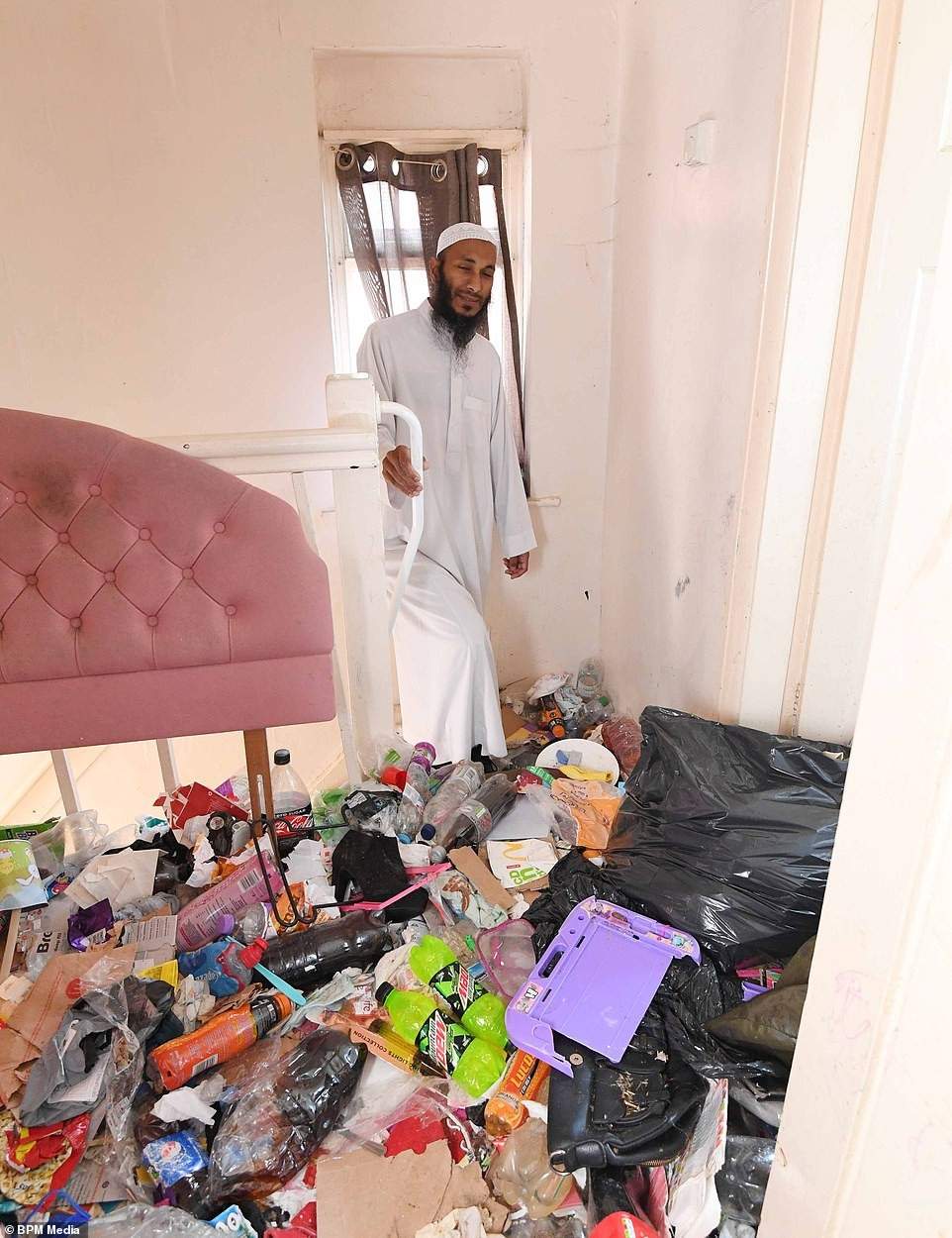 Tenant destroys her rented apartment before packing out from her lanlord's property