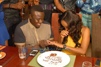 Pic story:- comedian elenu proposes to girlfriend