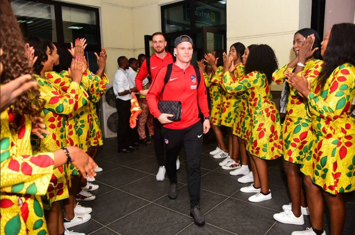 See How Ladies Welcomed Atletico Madrid Players In Uyo (Photos)