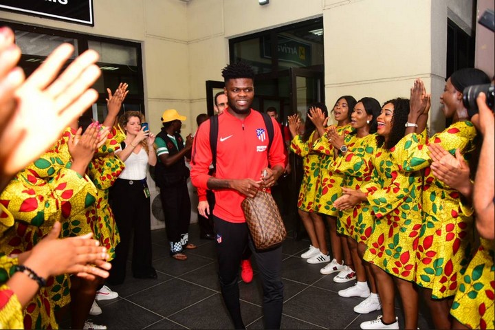 See How Ladies Welcomed Atletico Madrid Players In Uyo (Photos)