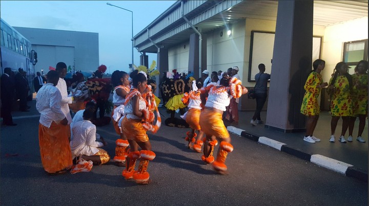 See How Ladies Welcomed Atletico Madrid Players In Uyo (Photos)