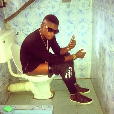 Toilet Selfie Now Trending In Nigeria After Wizkid Tried It (See Photos)