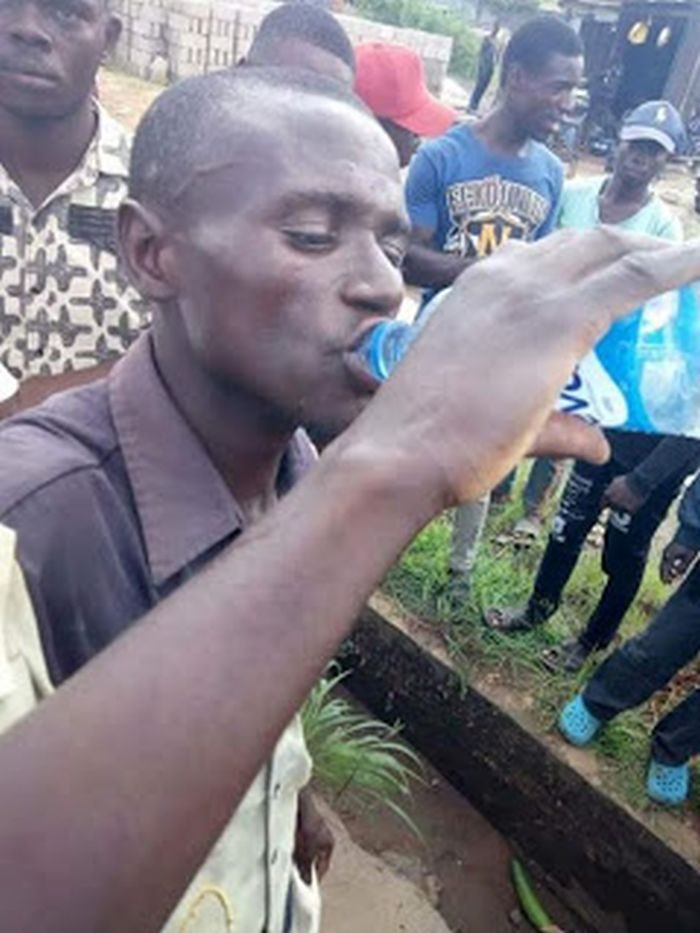 OMG !! See The Owerri Man Who Has Been Using Urine To Wash Cucumber He Sells For People ( Photos )