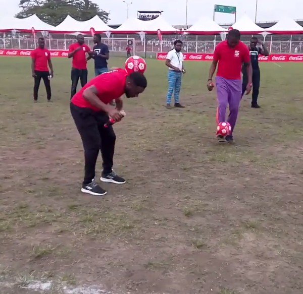 Jay Jay Okocha Dares Kanu Nwankwo In Ball Juggling , Guess Who Won ? ( Photos , Video)