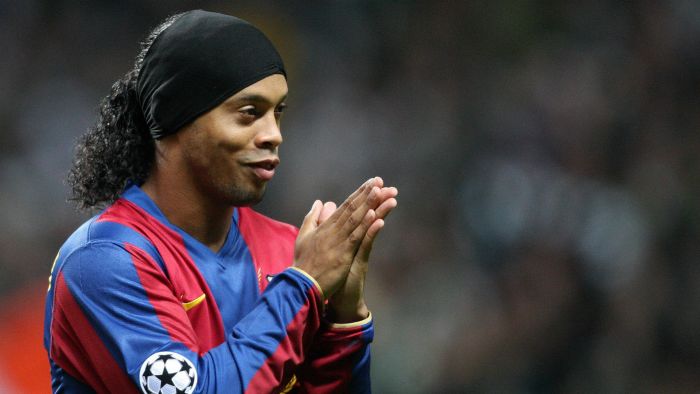 Lionel Messi, Neymar & Beckham Pay Tribute To Ronaldinho