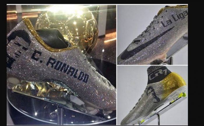 Cristiano Ronaldo Unveils His New Customized Crystal Football Boots ( Photos )