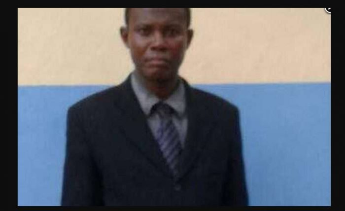 Fake Lawyer Busted In Court While ' Defending' A Client ( Photo )