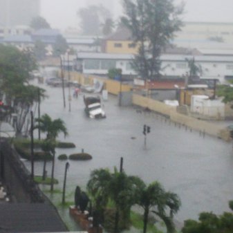 Lagos Island Turns ' River Niger' As Flood Hits After Early Saturday Rains ( Photos )