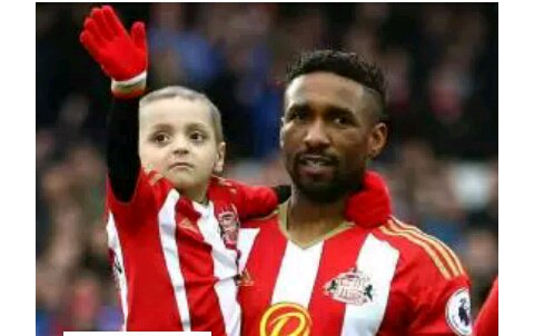 Bradley Lowery , 6- Year Old Sunderland Fan Dies Of Cancer After Long Illness ( Pictured )