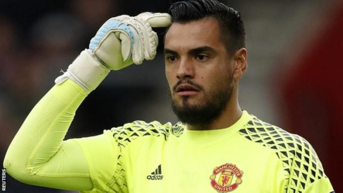 Manchester United  Goalkeeper Sergio Romero  Signed A New Contract At The Club Until 2021