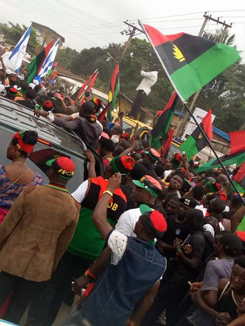 President Buhari's Crowd Vs Nnamdi Kanu's Crowd - Who Do You Think Was More Welcomed [Photos]