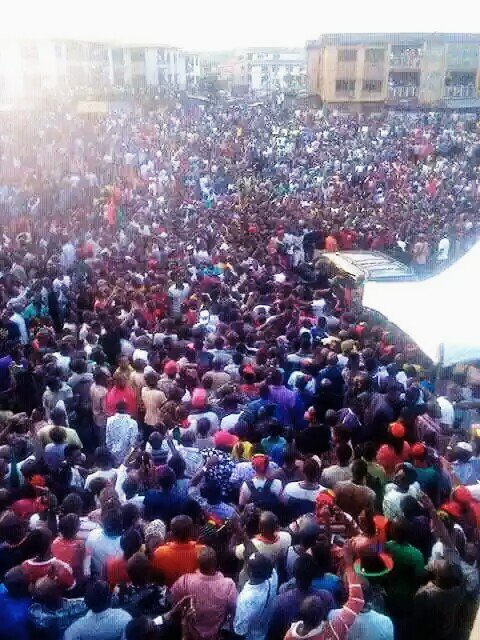 President Buhari's Crowd Vs Nnamdi Kanu's Crowd - Who Do You Think Was More Welcomed [Photos]