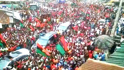 President Buhari's Crowd Vs Nnamdi Kanu's Crowd - Who Do You Think Was More Welcomed [Photos]