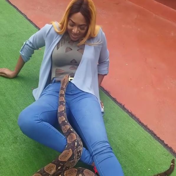 See What A Python Is Doing To Actress Rukky Sanda In South Africa (Photos + Video)