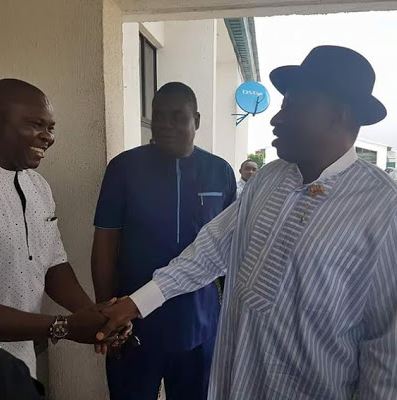 Goodluck Jonathan & His Wife, Patience Spotted At Port Harcourt Airport (Photos)