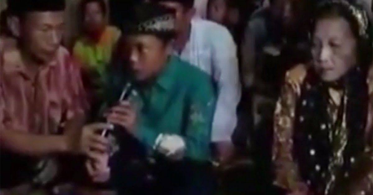 16- year -old Boy Marries 71 -year - old Woman In Indonesia ( photos )