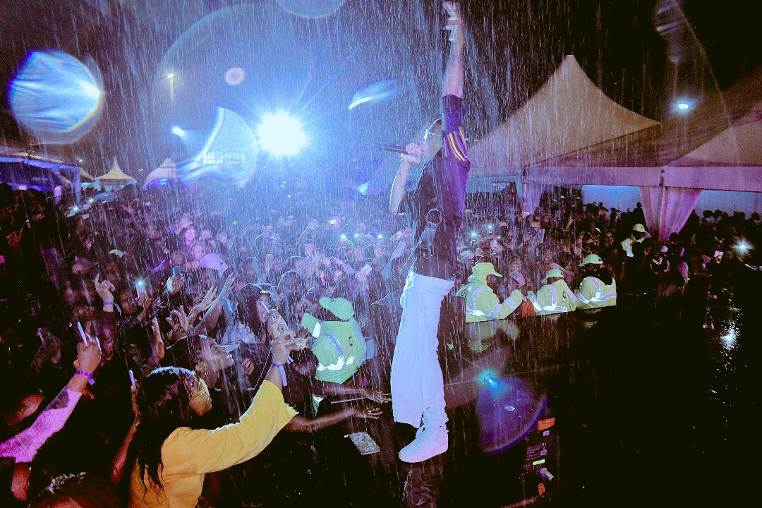 Wizkid Performs, Thrills Kenyan Fans Under Heavy Rain (Photos)