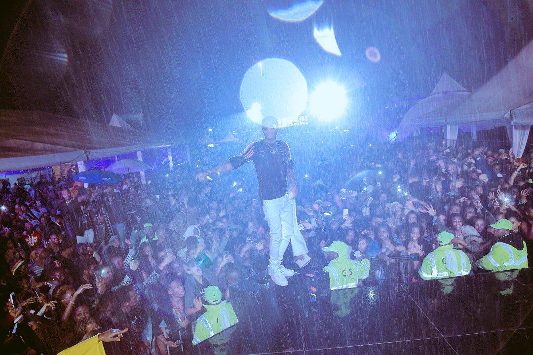 Wizkid Performs, Thrills Kenyan Fans Under Heavy Rain (Photos)