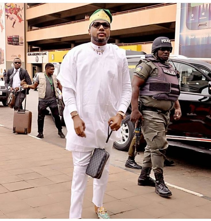 Between E-Money And His Security At Lagos Airport Today (Photos)