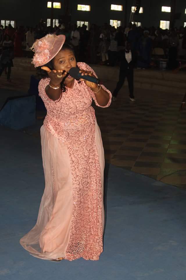 Apostle Suleman & His Beautiful Wife Dance Joyously In Church (See Adorable Photos)
