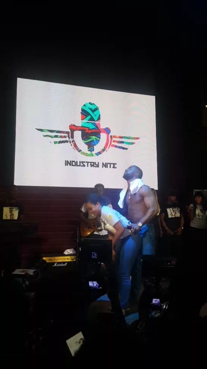 Iyanya Ruthlessly Rocking Female Fan's b*tt On Stage | PHOTOS + VIDEO