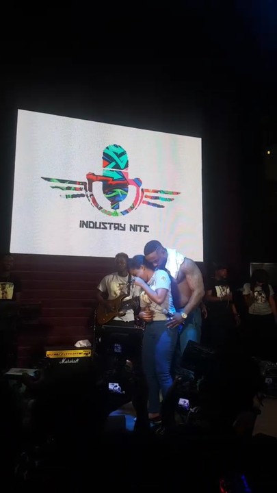 Iyanya Ruthlessly Rocking Female Fan's b*tt On Stage | PHOTOS + VIDEO