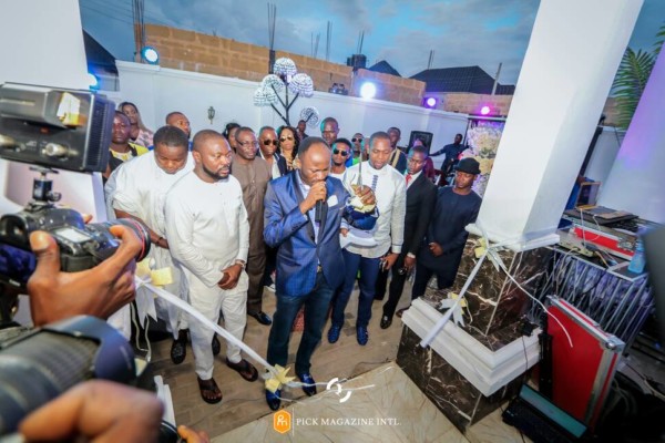 I Go Dye Unveils His Mother's Mansion, Apostle Suleman, Oshiomhole, Bovi Attend (Photos)