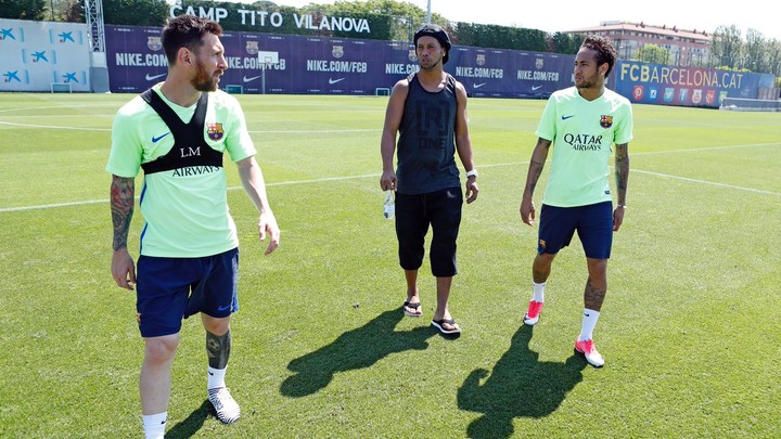 Ronaldinho Spotted With Messi And Neymar At FC Barcelona Training Ground (Photos)