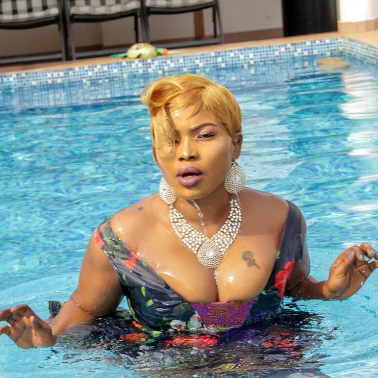 Actress Halima Abubakar Bares Clee-vage In Lovely Christmas Photos