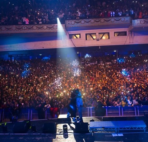 Davido And Wizkid Jumping On Stage In London (Photos)