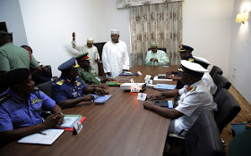 Buhari Meets With Service Chiefs