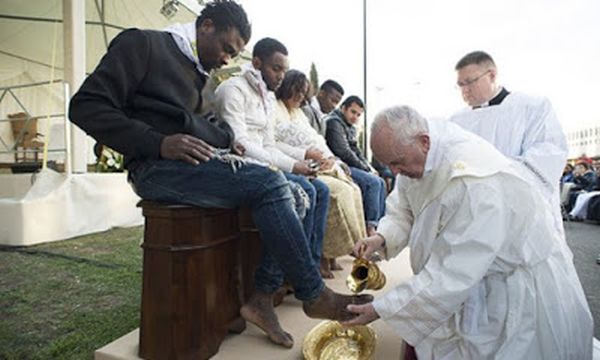 Pope Francis Washes Feet Of A Nigerian Prisoner