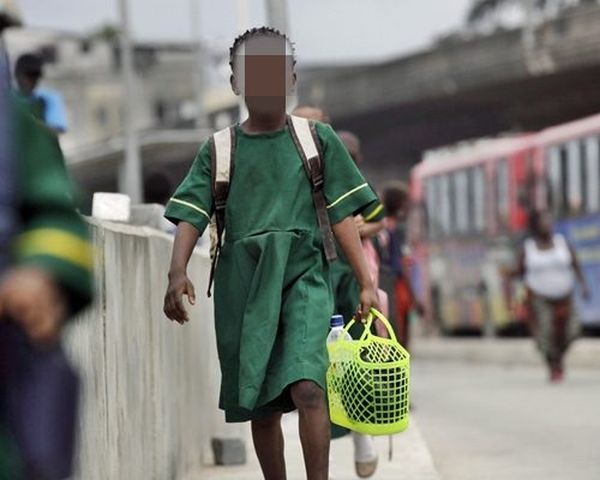 Na Wa O!! Angry Nigerian Dad Follows Daughter To School To Challenge Teacher For Failing Her