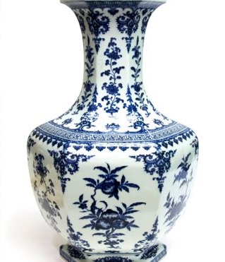 Rare Chinese Vase Used As Door-Stop Auctioned For £650,000 In Derby